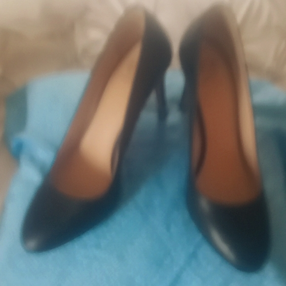 Tory Burch black pumps - Picture 1 of 4
